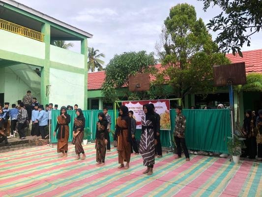 MTs N 1 OKU Gelar P5 Bhineka Tunggal Ika.