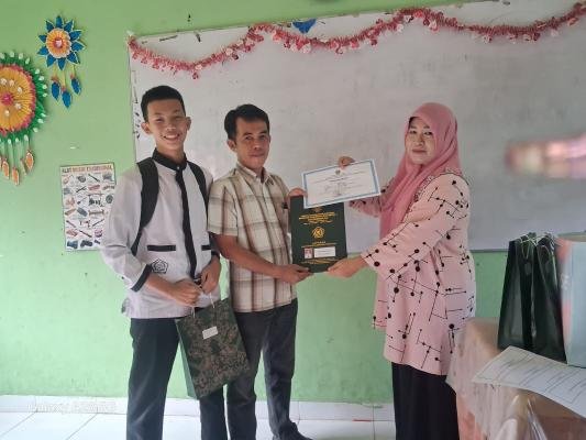 Gerakan ambil raport oleh ayah